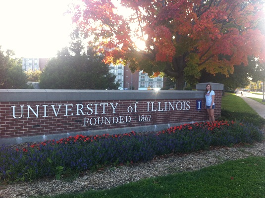 دانشگاه ایلینویز university of illinois ، که اغلب به عنوان UIUC از آن یاد می شود، یک موسسه معتبر است که به دلیل برتری آکادمیک، تحقیقات پیشگامانه و کمک های قابل توجه به جامعه مشهور است.