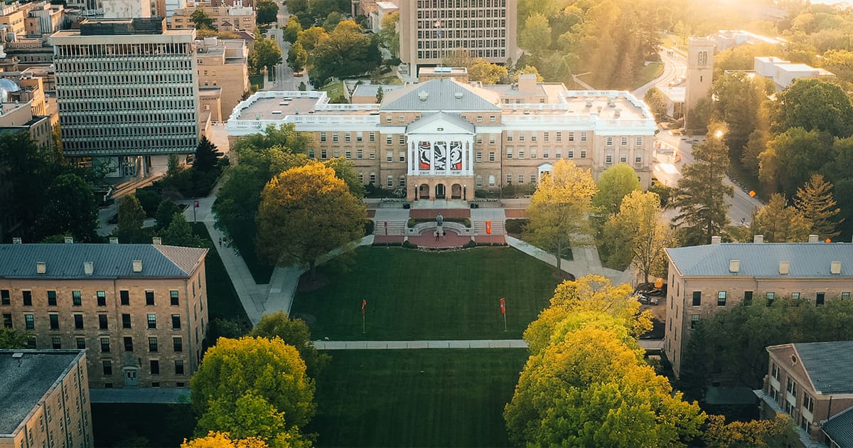 دانشگاه ویسکانسین-مدیسون از شهرت علمی قوی برخوردار است و به طور گسترده به عنوان یکی از برترین دانشگاه های تحقیقاتی دولتی در ایالات متحده شناخته می شود.