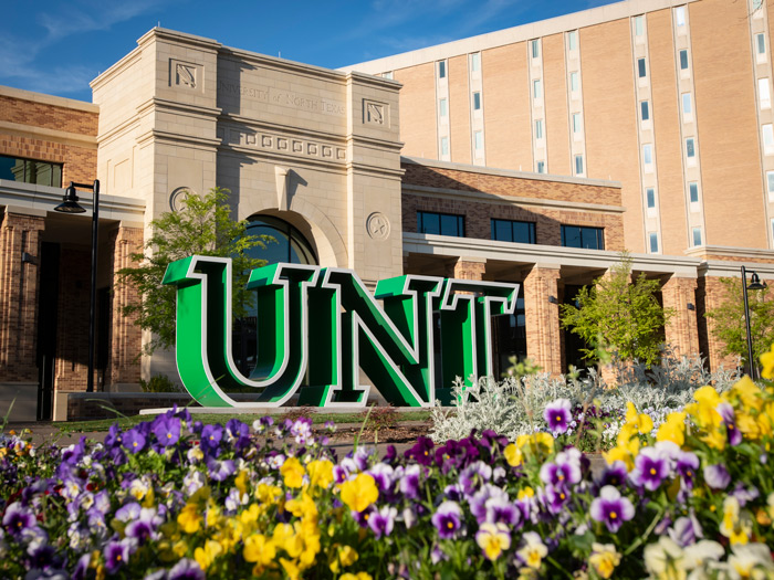UNT توسط طبقه بندی مؤسسات آموزش عالی کارنگی به عنوان دانشگاه تحقیقاتی "سطح یک" طبقه بندی شده است.