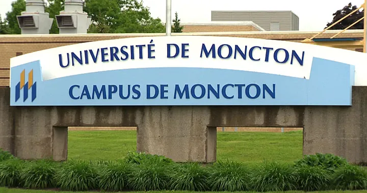 دانشگاه مونکتون Université de Moncton، واقع در Moncton در نیوبرانزویک، یکی از دانشگاه‌های فرانسوی‌ زبان کانادا در خارج از استان کبک است.